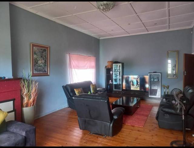 4 BEDROOM HOUSE FOR SALE IN BALMORAL